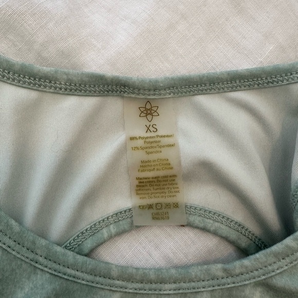 Green Work Out Top - Picture 2 of 4